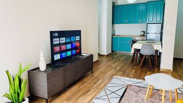 Apartment, 1 Bedroom, Smoking, Balcony | Living room