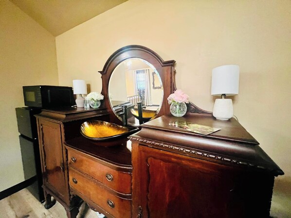 A wooden dresser with a mirror, a small TV, and decorative items. - COUPLES GET AWAY! UNWIND IN PRIVATE HOT TUB ON PORCH, STAR GAZING! (Kennard)
