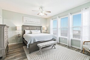 2 多间卧室、熨斗/熨衣板、免费 WiFi、床单