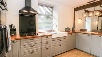 Luxury Villa, Patio, Canal View | Private kitchen