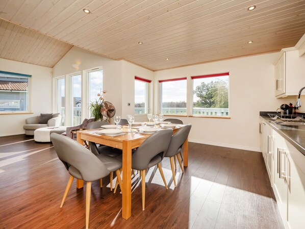 Klassiek huis, terras | Privékeuken | Een koffiezetapparaat/waterkoker, een waterkoker