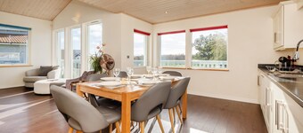 Luxury Lodge w/ Hot Tub on 400-Acre Estate