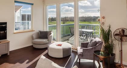 Luxury Lodge w/ Hot Tub on 400-Acre Estate