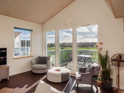 Luxury Lodge w/ Hot Tub on 400-Acre Estate