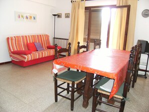 Apartment | Dining - Apartment in Spain With Beachfront View (L'Escala)