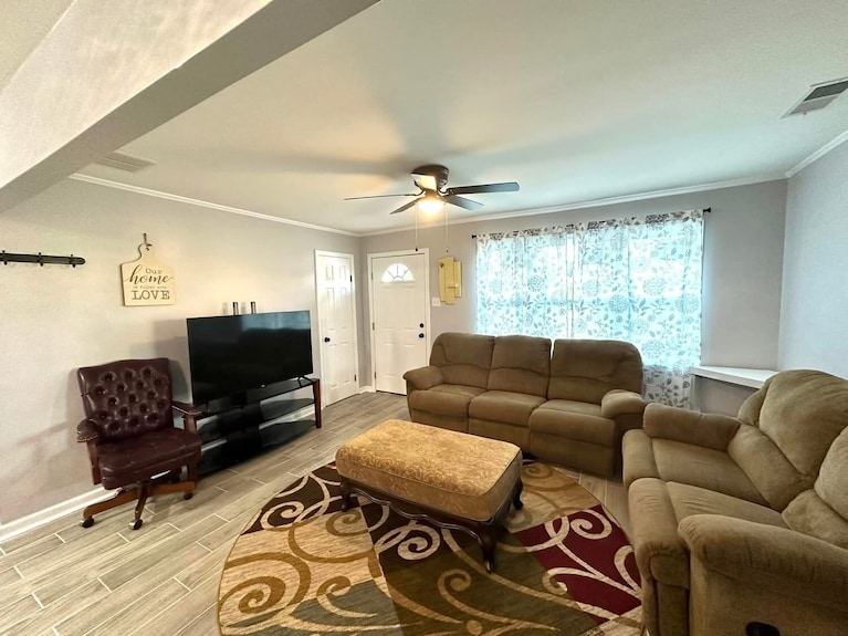 10 Minutes From Blue Oval - 3 Bed 1 Bath / Den / Kitchen / Laundry. Furnished - Brownsville, TN
