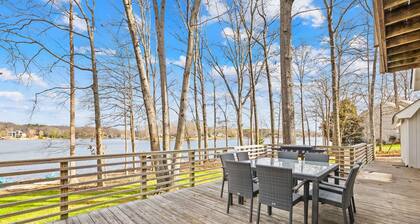 Lake Retreat w/ Kayaks, Firepit & Huge Porch