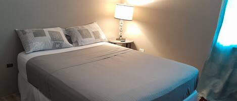 2 makuuhuonetta, silitysrauta/-lauta, Wi-Fi, vuodevaatteet