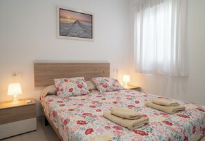 2 habitaciones, tabla de planchar con plancha, wifi y ropa de cama