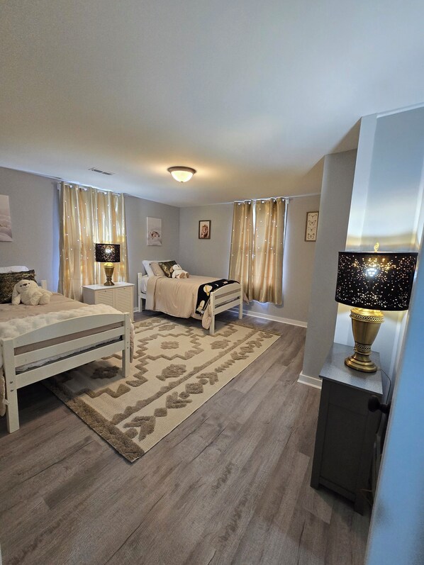 4 bedrooms, WiFi, bed sheets