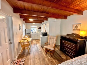 Interior - Cottage 34: Coconut Cottage - Waterfront Lodging in Downtown Tavares, FL (Tavares)