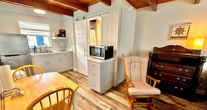 Cottage 34: Coconut Cottage - Waterfront Lodging in Downtown Tavares, FL