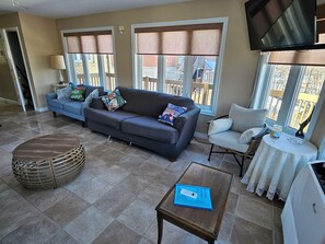 Living area - Solarium overlooking city, river and mountains. Sometimes Northern lights. (Campbellton)