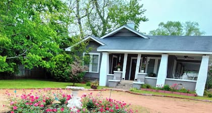 Charming bed & breakfast in Ruston with AC, WiFi, fitness room