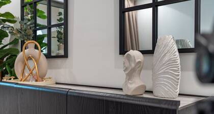 Luxurious 4BR + Maids Room Villa in Canal Cove, Palm Jumeirah by Deluxe Holiday Homes