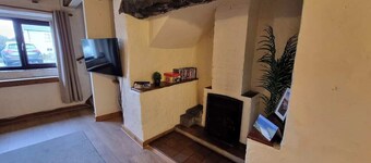 This cottage is located less than 1 mile from Morfa Nefyn beach, the Ty Coch pub