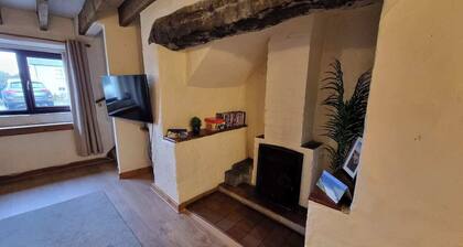 This cottage is located less than 1 mile from Morfa Nefyn beach, the Ty Coch pub