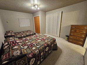 6 室のベッドルーム、アイロン / アイロン台、WiFi (無料)、ベッドシーツ