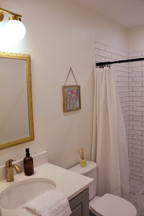 Handtücher, Seife, Toilettenpapier