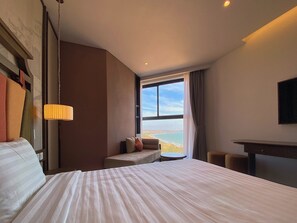 Habitación Premium, 1 cama de matrimonio grande con sofá cama, vistas parciales al mar | Ropa de cama de alta calidad y edredones de plumas