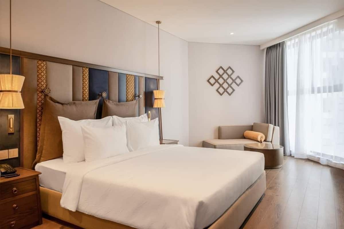 Premium Room, 1 King Bed with Sofa bed, Partial Ocean View, Sea Facing