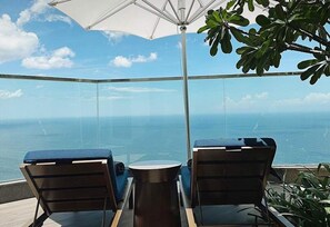 Ático Royal, 2 habitaciones, piscina privada, vistas a la playa | Ropa de cama de alta calidad y edredones de plumas