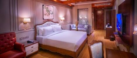 In-room safe, desk, laptop workspace, free WiFi