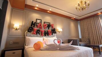 Phòng đôi phong cách cổ điển, ban công, quang cảnh thung lũng | Két bảo mật tại phòng, bàn, khu vực làm việc phù hợp cho laptop