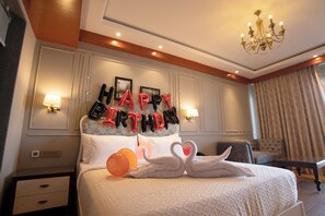 Classic Double Room, Balcony, Valley View | In-room safe, desk, laptop workspace, free WiFi - Astra Resort and Caffe Kasauli (Kasauli)