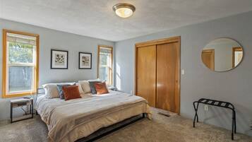 3 chambres, fer et planche à repasser, Wi-Fi, draps fournis