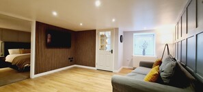 1 bedroom, iron/ironing board, bed sheets - Sea side apartment close to everything (Oban)