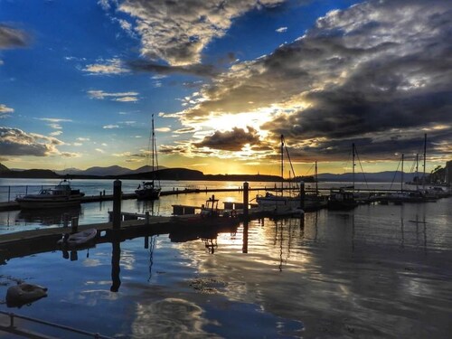 Sea side apartment close to everything