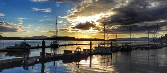 Sea side apartment close to everything