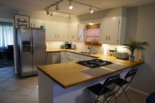 Spacious Mid-Century Modern 3BR 2BT