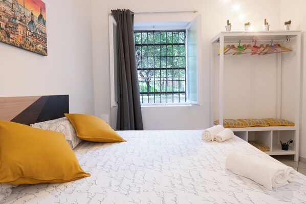 1 habitación, tabla de planchar con plancha, wifi y ropa de cama 