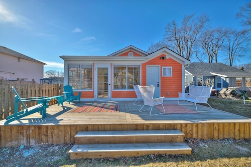 Scott McGillvary's Beachside Abode across from Stunning Bay Beach. New HOT TUB!