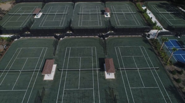Sports court - 2-bedroom condo in marvelous Hilton Head Island with golf and tennis included.  (Hilton Head Island)