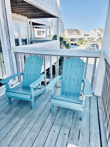 Modern, luxurious 1-bedroom condo in stunning Ocean Isle Beach