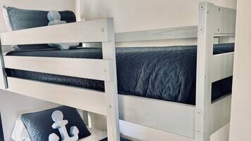 1 bedroom, travel cot, WiFi, bed sheets