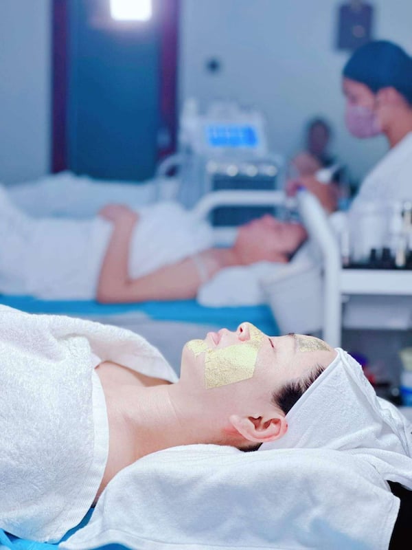 Hot tub, body treatments, hydrotherapy, detox wraps, facials