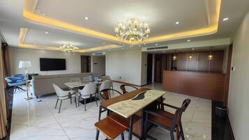 Royal Studio Suite | In-room dining