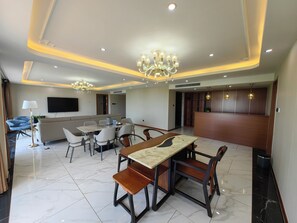 Royal Studio Suite | In-room dining