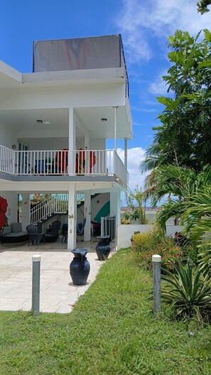 Terrace/patio - Beachside house. Discover the Hidden Gem of Loíza! (Suárez)