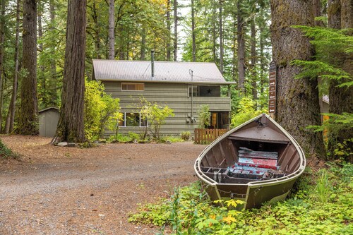 Up-River House on the McKenzie River 