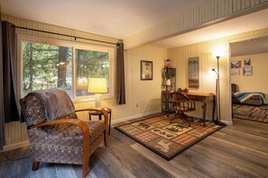 Smart-TV, peis, DVD-spiller og filmbibliotek