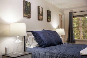 3 bedrooms, iron/ironing board, free WiFi, bed sheets - Up-River House on the McKenzie River (Mckenzie Bridge)