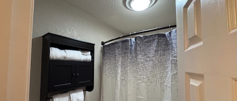 Toallas y papel de baño