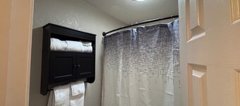 Charming 3 bed 2 bath full house