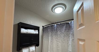 Charming 3 bed 2 bath full house