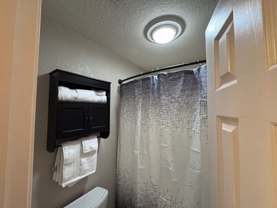 Charming 3 bed 2 bath full house
